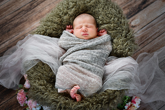 1 Baby V Newborn [peek] 19