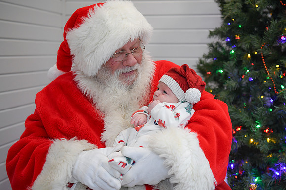 2024 Hart Family Santa 25