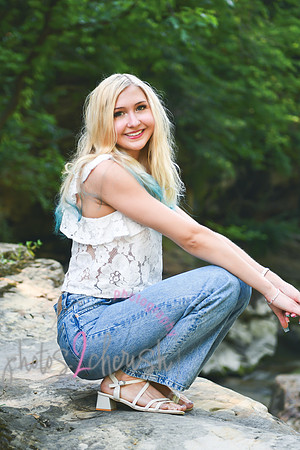 Gwen [MHS Senior] 076
