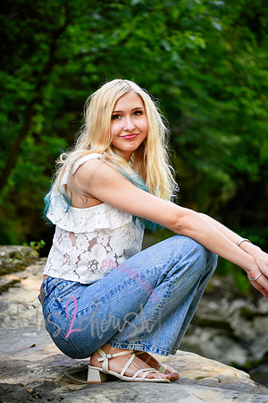 Gwen [MHS Senior] 070