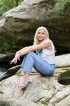 Gwen [MHS Senior] 031