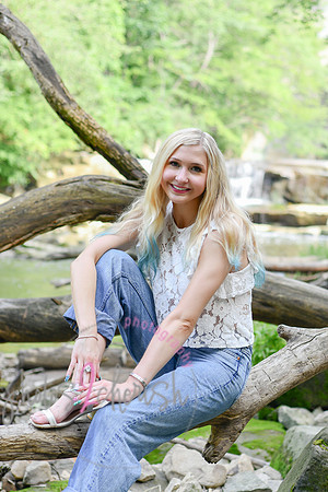 Gwen [MHS Senior] 133