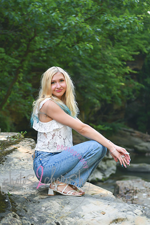 Gwen [MHS Senior] 075