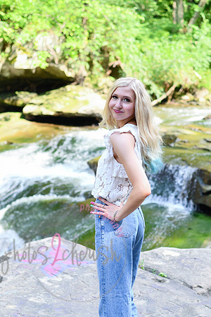 Gwen [MHS Senior] 008