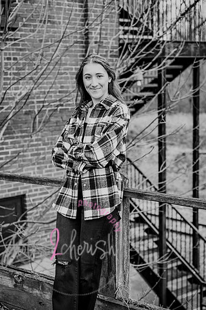 Carmella [MHS Class of 2025] proofs 070