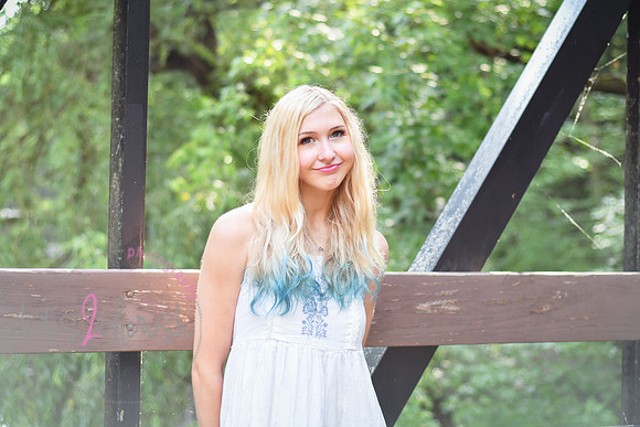 Gwen [MHS Senior] 207