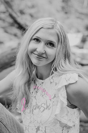 Gwen [MHS Senior] 143