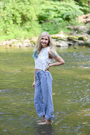 Gwen [MHS Senior] 102