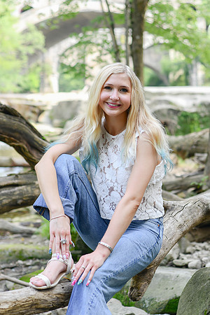 Gwen [MHS Senior] 134