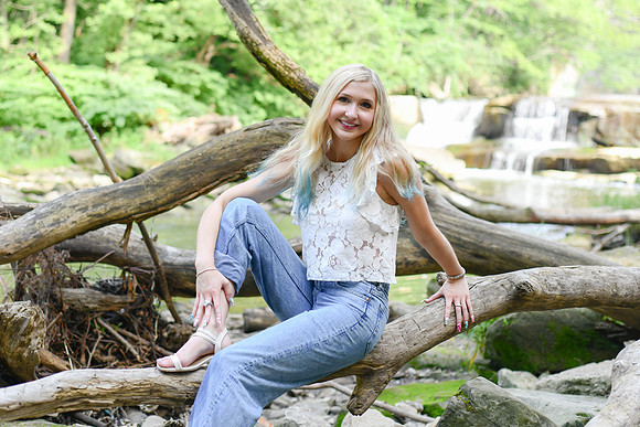 Gwen [MHS Senior] 136