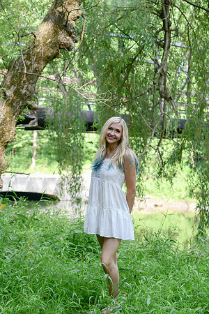 Gwen [MHS Senior] 195