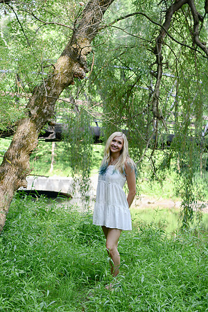 Gwen [MHS Senior] 194