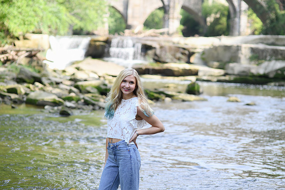 Gwen [MHS Senior] 103