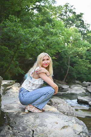 Gwen [MHS Senior] 093