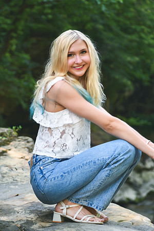 Gwen [MHS Senior] 077