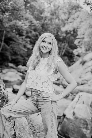 Gwen [MHS Senior] 065