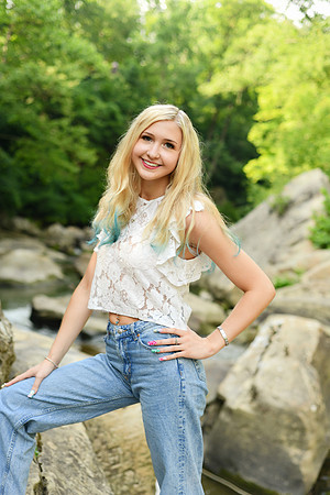 Gwen [MHS Senior] 063