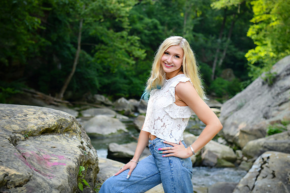 Gwen [MHS Senior] 053