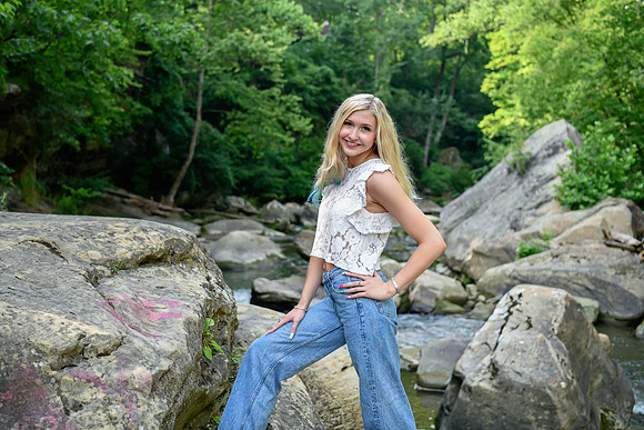 Gwen [MHS Senior] 051