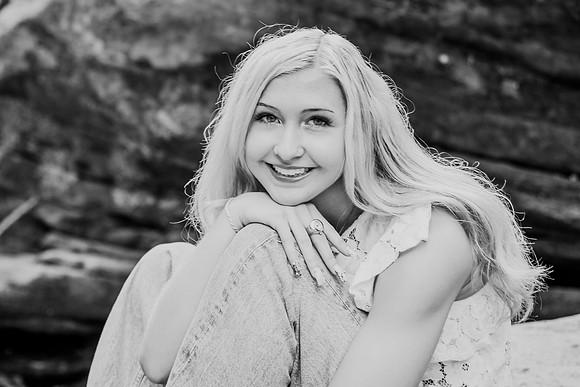 Gwen [MHS Senior] 039