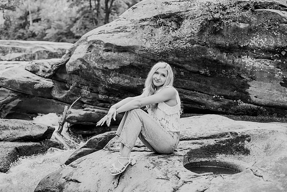 Gwen [MHS Senior] 033