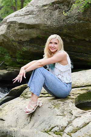 Gwen [MHS Senior] 031
