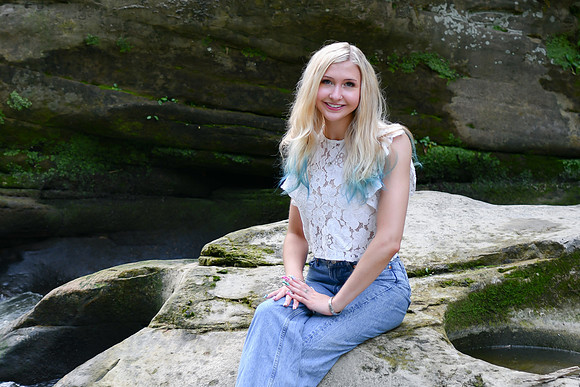 Gwen [MHS Senior] 024