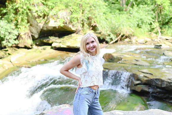 Gwen [MHS Senior] 009