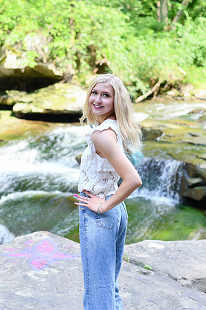 Gwen [MHS Senior] 006