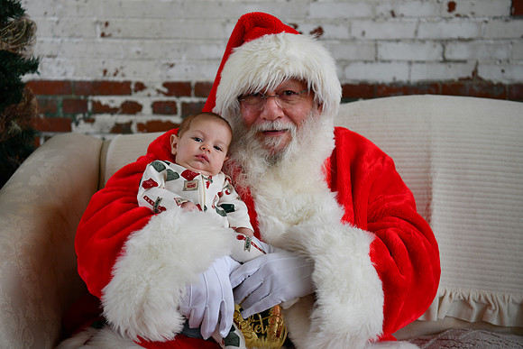 2025 Danielle Family Santa 05