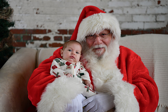 2025 Danielle Family Santa 01