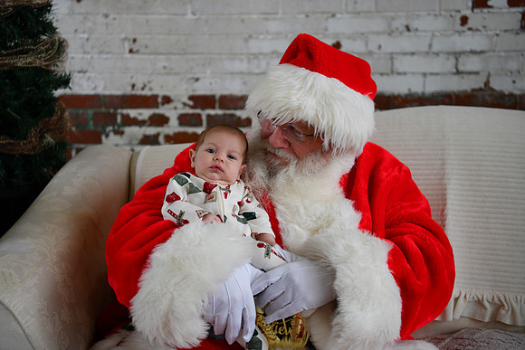 2025 Danielle Family Santa 04