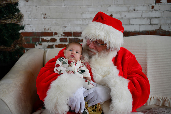 2025 Danielle Family Santa 03