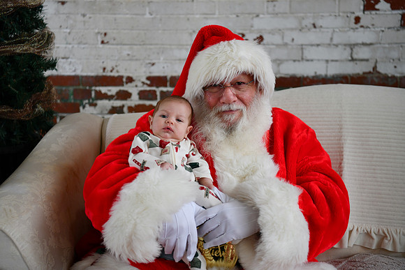 2025 Danielle Family Santa 02
