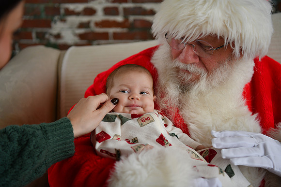 2025 Danielle Family Santa 09