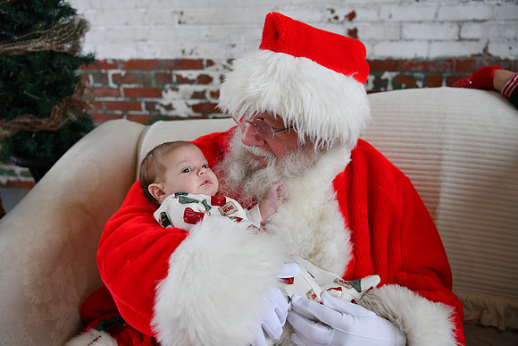 2025 Danielle Family Santa 21