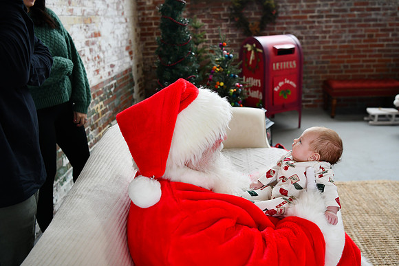 2025 Danielle Family Santa 31