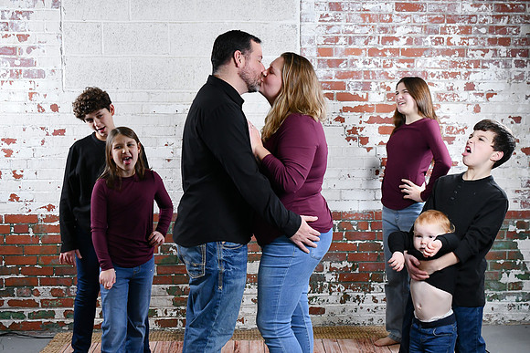 Sarah Family [kissing] 03