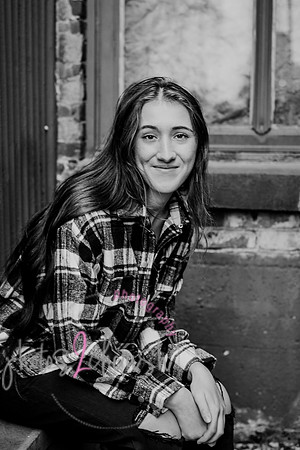 Carmella [MHS Class of 2025] proofs 042