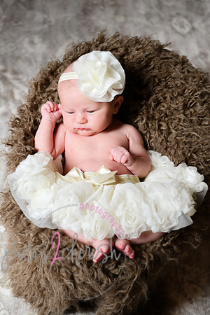 Amelia [newborn] images 070