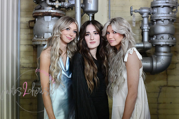Salon Rootz [group shots indoor] 116