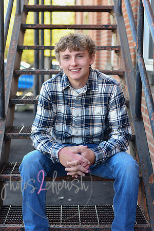Peek at Gavin [MHS Class of 2025] 30 edited