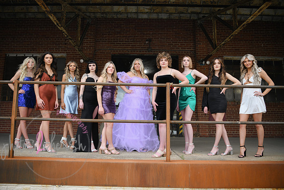 Salon Rootz [entire group] 14