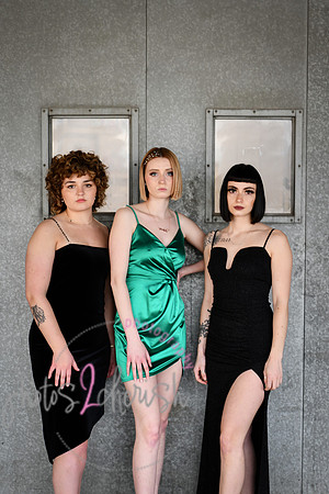 Salon Rootz [metal door]  098