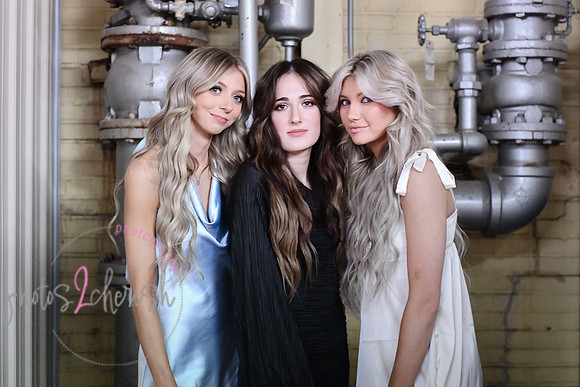 Salon Rootz [group shots indoor] 115