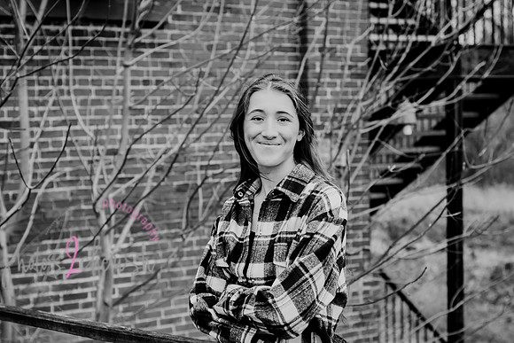 Carmella [MHS Class of 2025] proofs 083