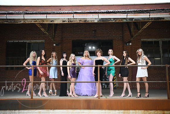 Salon Rootz [entire group] 05