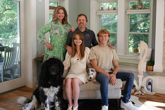 August [cover family] 026
