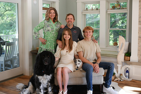 August [cover family] 027