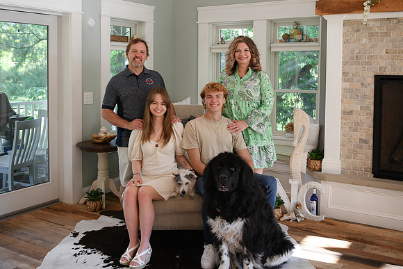 August [cover family] 045